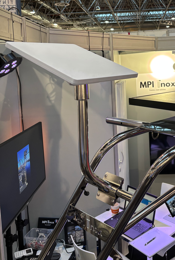 Suporte STARLINK MINI MPI em aço inoxidável, adaptável a tubos com diâmetro de 22 a 35 mm. Aço inoxidável 316L.